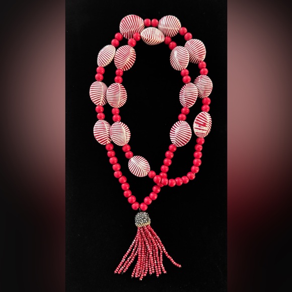 NWOT Shell and Wood Bead Tassel Necklace - Picture 3 of 7